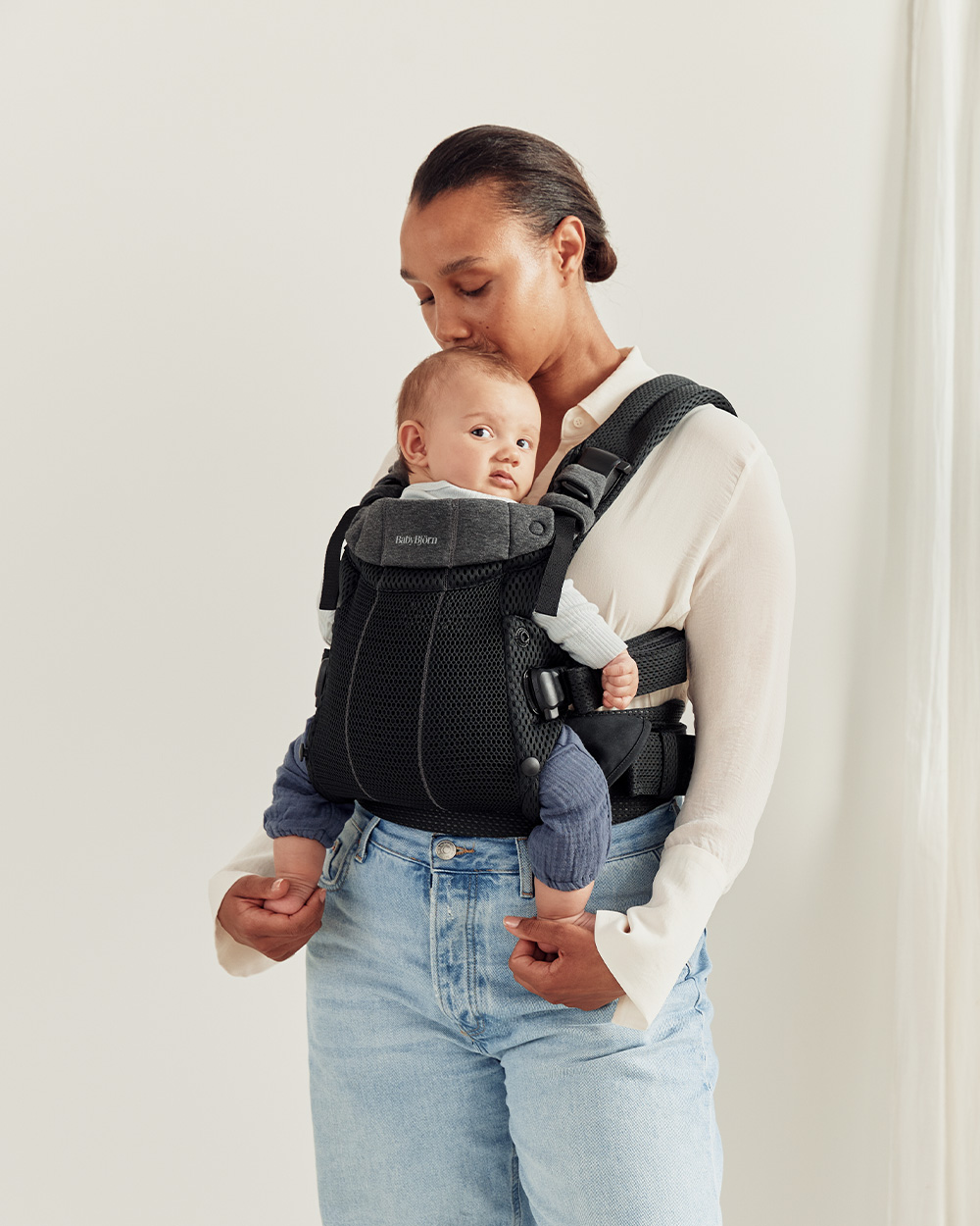 Harmony Mesh 3D baby carrier Black colour  Babybj&ouml;rn