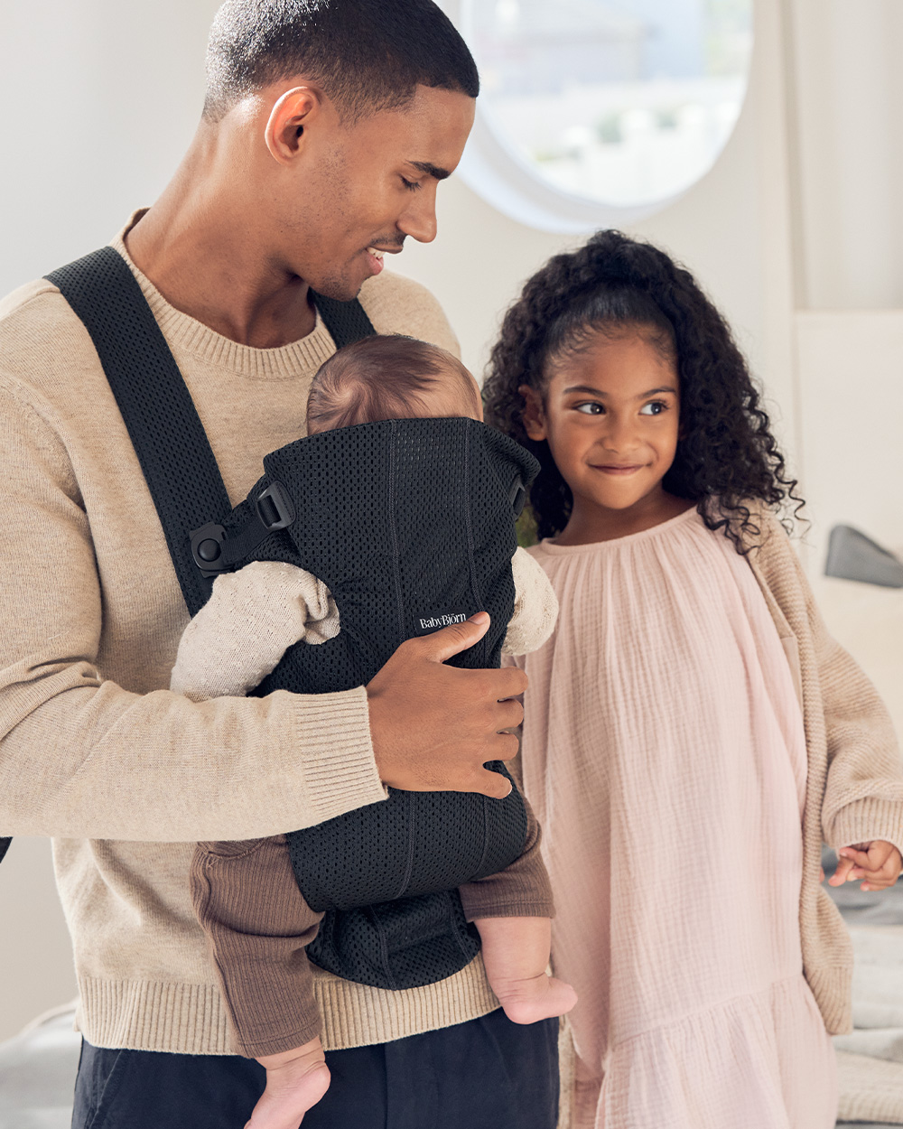 Mini Mesh 3D baby carrier Black colour  Babybj&ouml;rn