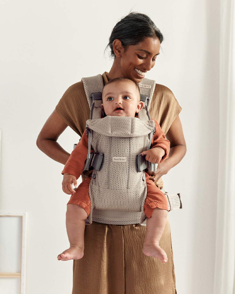 One Air Mesh 3D baby carrier Grey beige colour Babybjörn