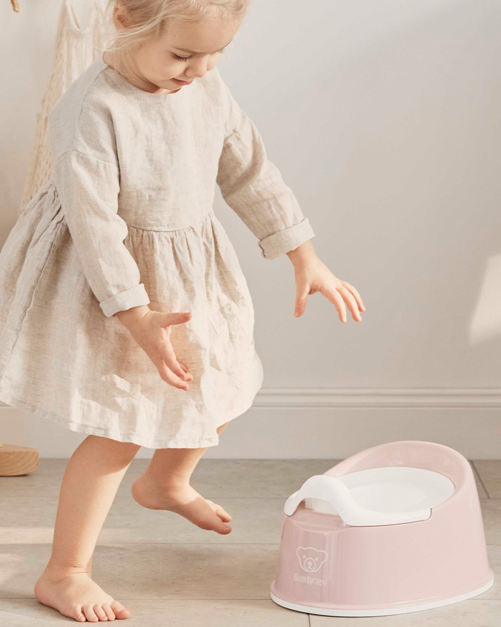Smart pot Pastel pink/white colour  Babybj&ouml;rn