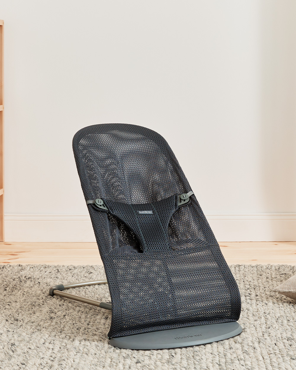 Bliss Mesh bouncer Anthracite colour Babybjörn