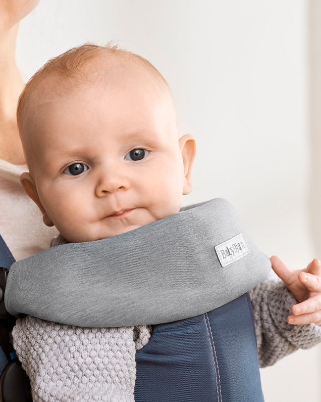 Move and Mini baby bib Light grey colour  Babybjörn