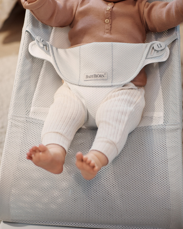 Balance Soft Mesh bouncer Silver/white colour  Babybjörn