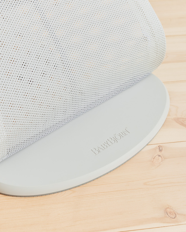 Balance Soft Mesh bouncer Silver/white colour  Babybjörn