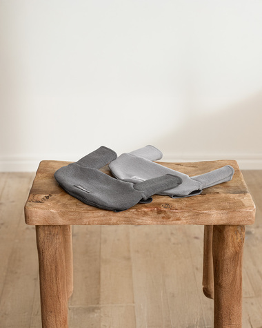 Harmony baby bib Dark grey colour  Babybj&ouml;rn