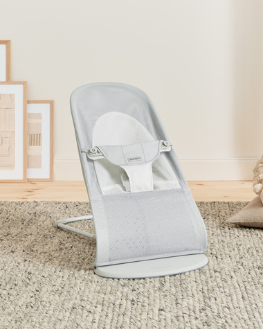 Balance Soft Mesh bouncer Silver/white colour  Babybj&ouml;rn