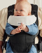 2 Move and Mini baby bibs White colour  Babybj&ouml;rn