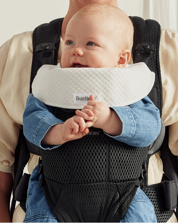 2 Move and Mini baby bibs White colour  Babybj&ouml;rn