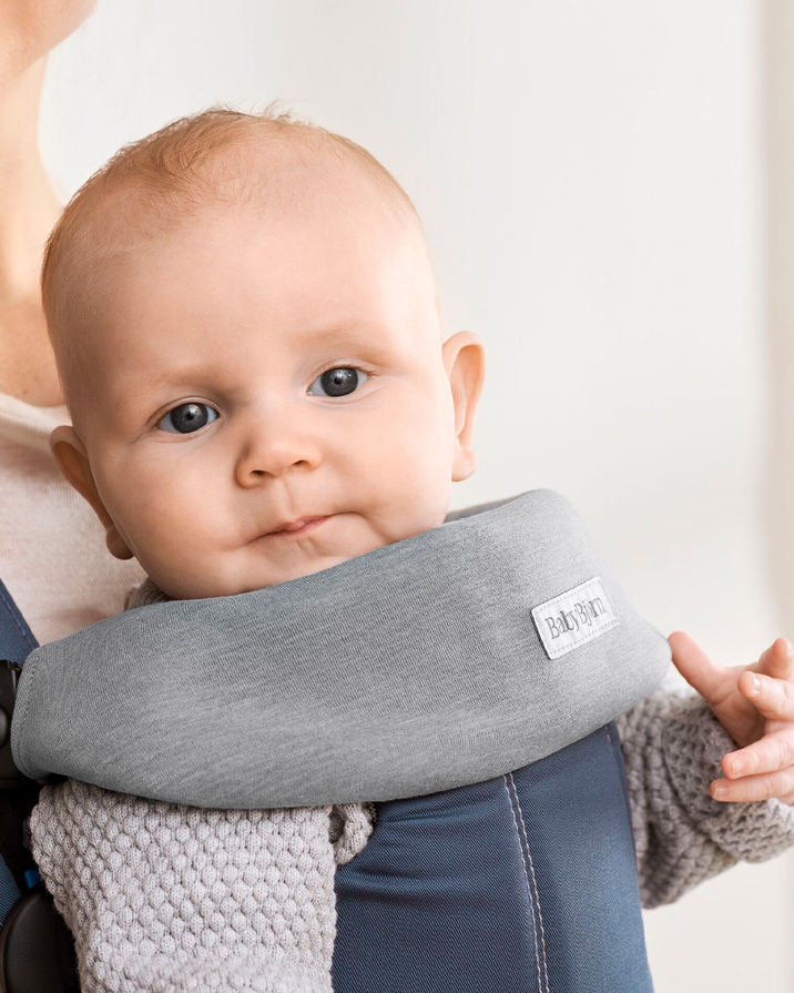 Move and Mini baby bib Light grey colour  Babybj&ouml;rn
