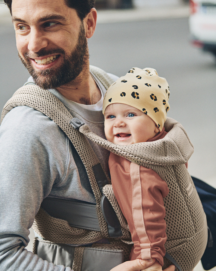 Move Mesh 3D baby carrier Grey beige colour  Babybj&ouml;rn