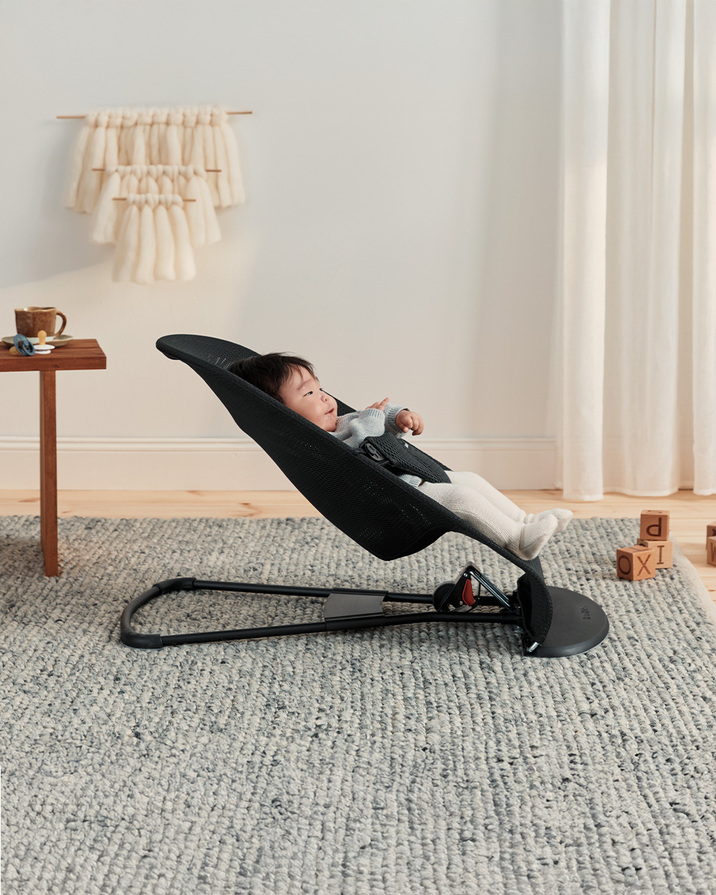 Bliss Mesh bouncer Black colour  Babybj&ouml;rn