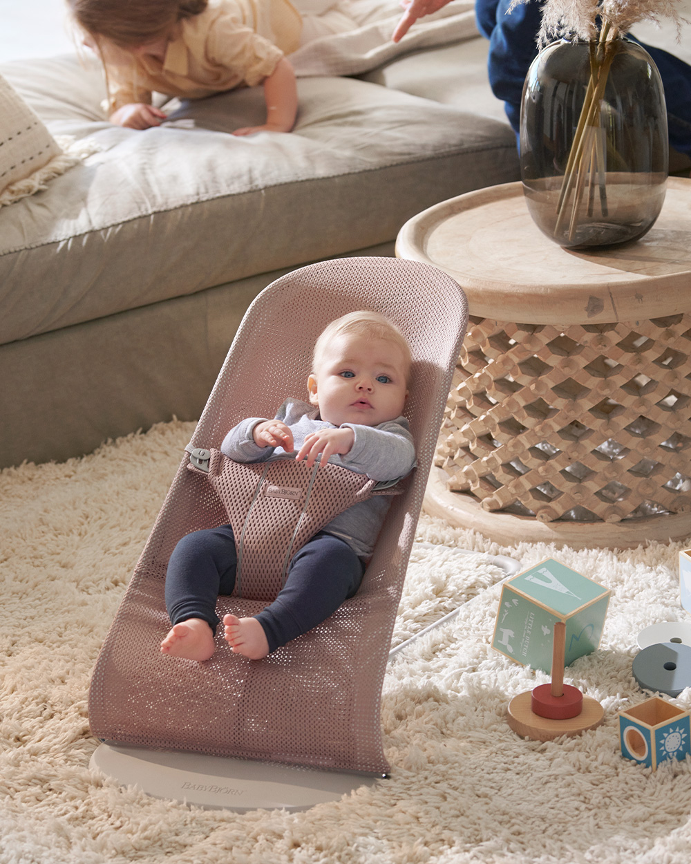 Bliss Mesh bouncer Powder pink colour  Babybj&ouml;rn