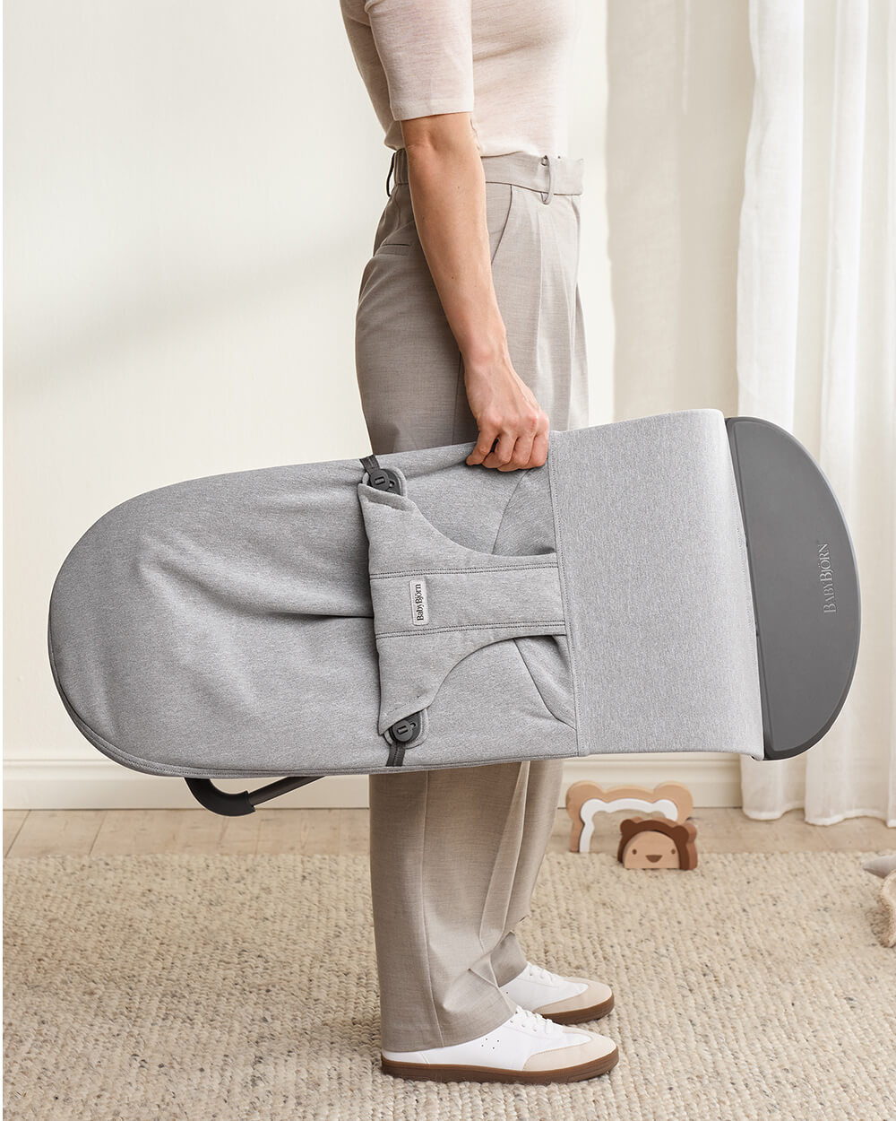 Bliss woven bouncer Light grey colour Babybjörn