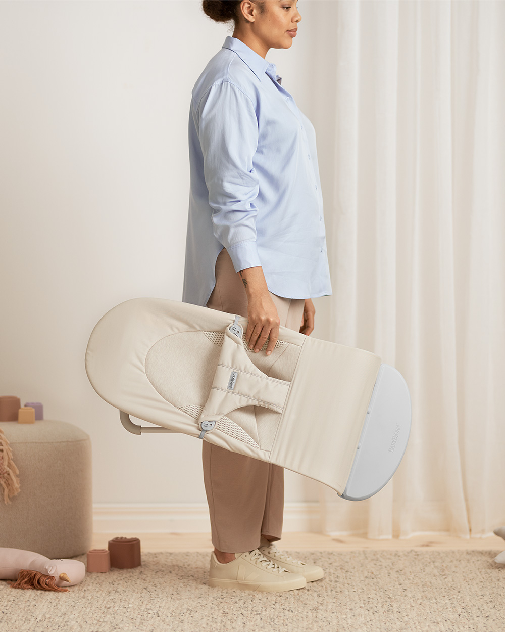 Balance Soft woven jersey bouncer Light beige colour Babybjörn