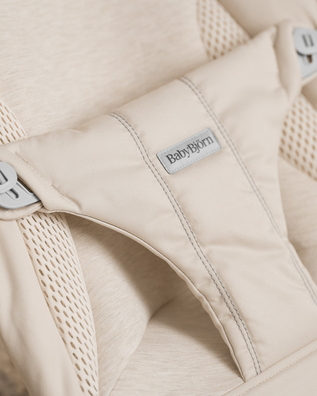 Balance Soft woven jersey bouncer Light beige colour  Babybjörn