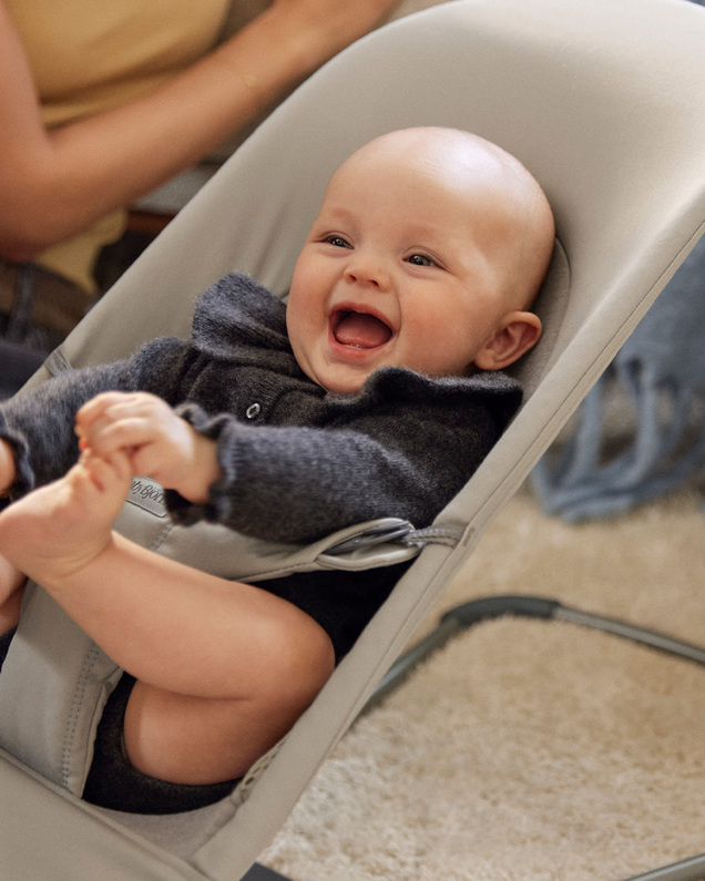 Balance Soft woven jersey bouncer Sand grey colour  Babybjörn