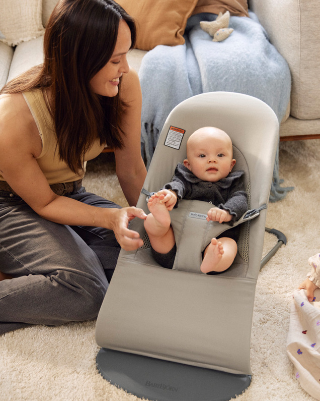 Balance Soft woven jersey bouncer Sand grey colour  Babybjörn