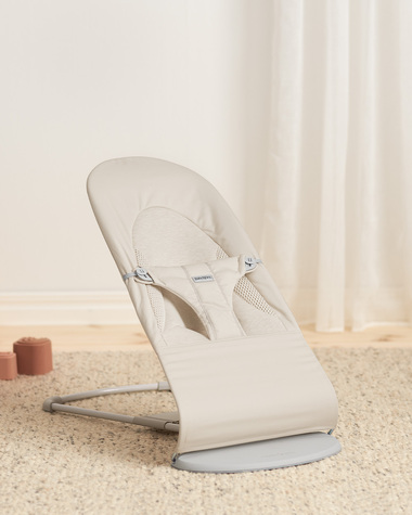 Balance Soft woven jersey bouncer Light beige colour  Babybj&ouml;rn