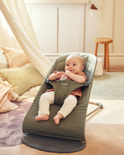 Bliss woven with petal quilting bouncer Dark green colour Babybjörn