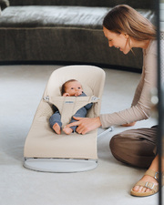 Balance Soft woven jersey bouncer Light beige colour Babybjörn