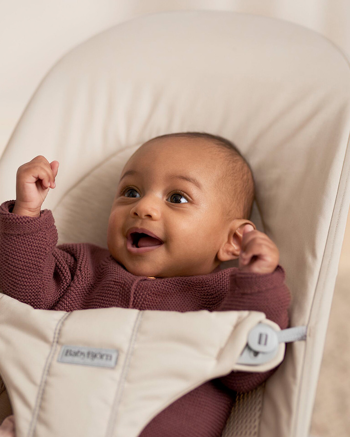 Balance Soft woven jersey bouncer Light beige colour Babybjörn