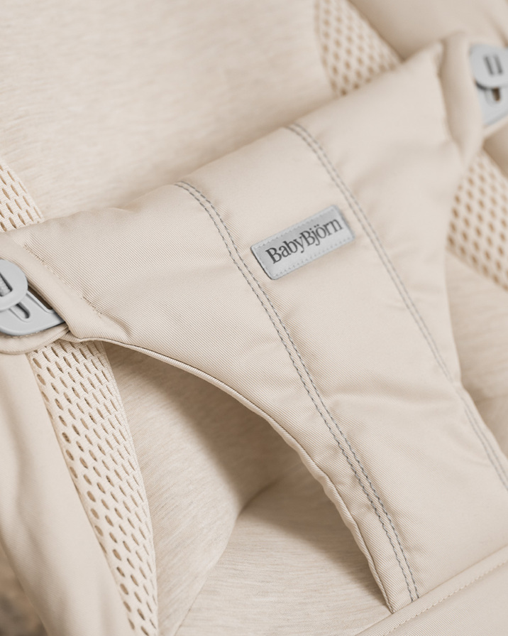 Balance Soft woven jersey bouncer Light beige colour Babybjörn