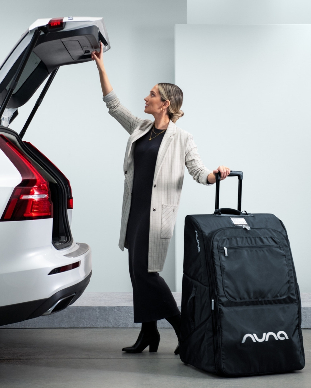 Wheeled carry bag Indigo colour  Nuna