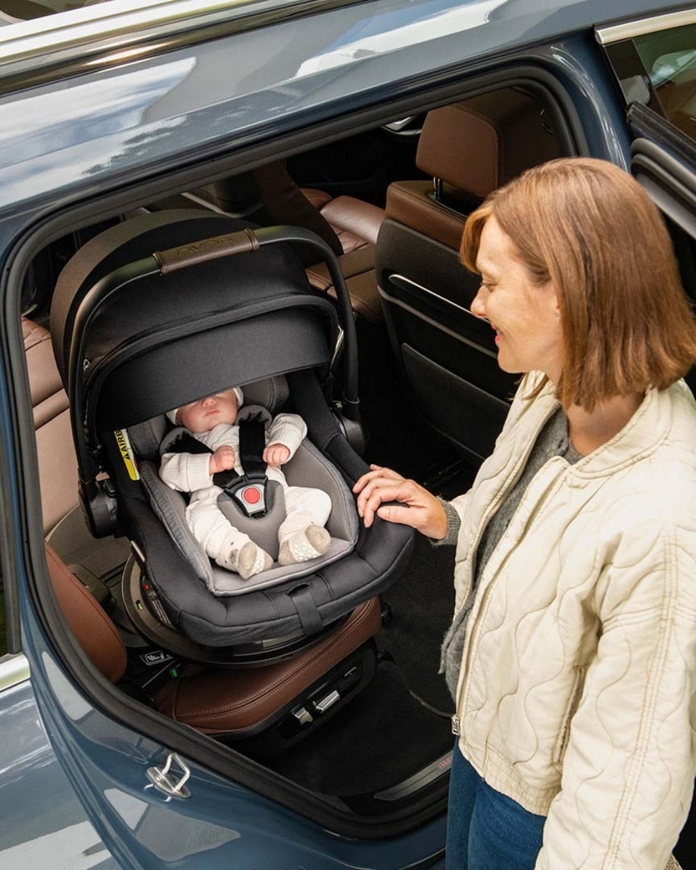 Pipa Next car seat Caviar colour  Nuna