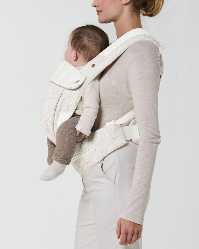 Coya Carrier Bouclé Cream white colour  Cybex