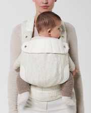 Coya Carrier Boucl&eacute; Cream white colour  Cybex