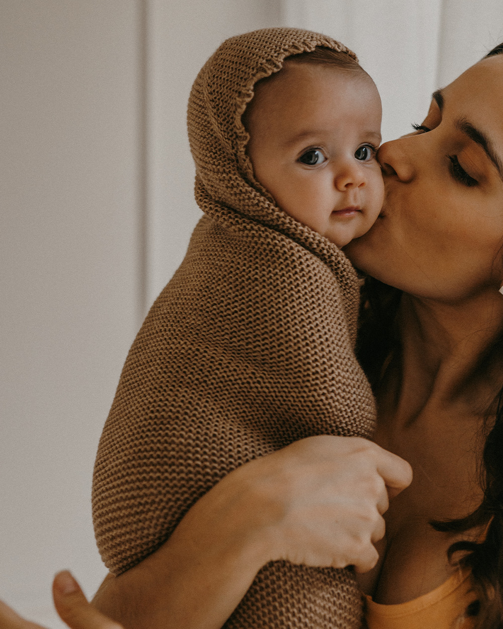 Swaddling cocoon Hazelnut colour Ilado