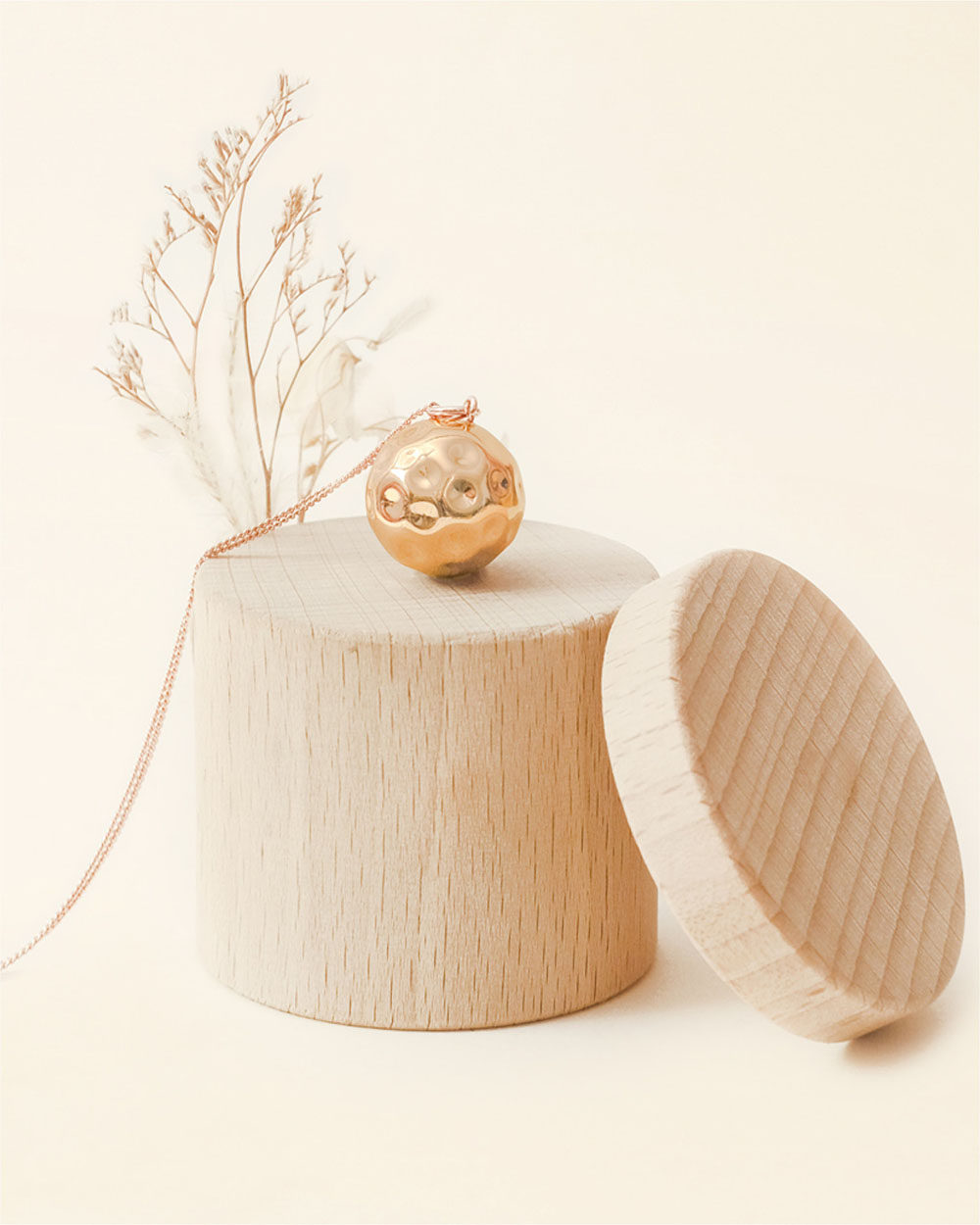 Pregnancy bola Moon Rosegold colour on chain  Ilado