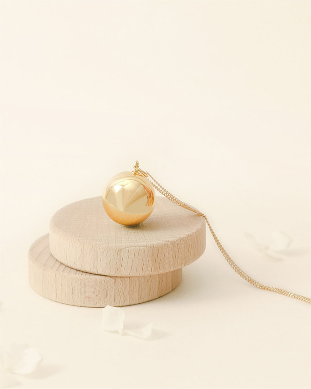Pregnancy bola Harmony Yellow gold colour on chain  Ilado