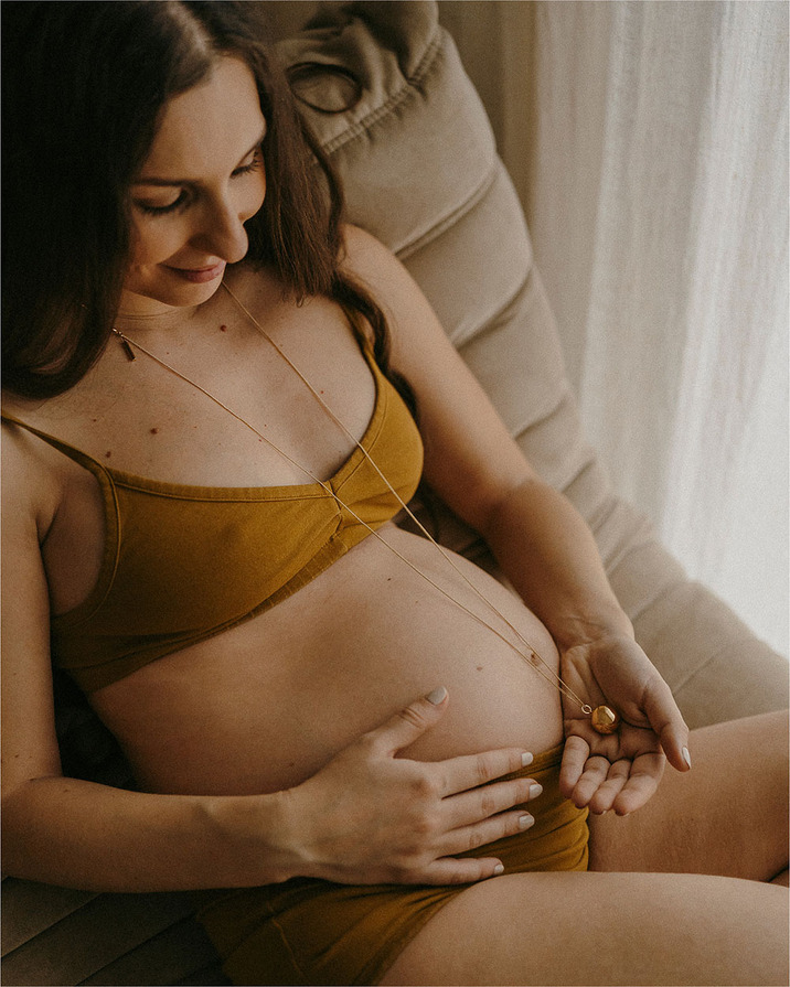 Pregnancy bola Harmony Yellow gold colour on chain  Ilado