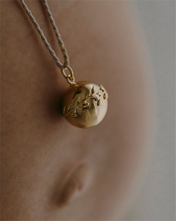 Pregnancy bola Olympia Gold colour on chain  Ilado
