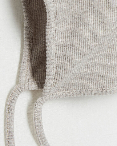 Ribbed hat Mottled beige colour  Natalys
