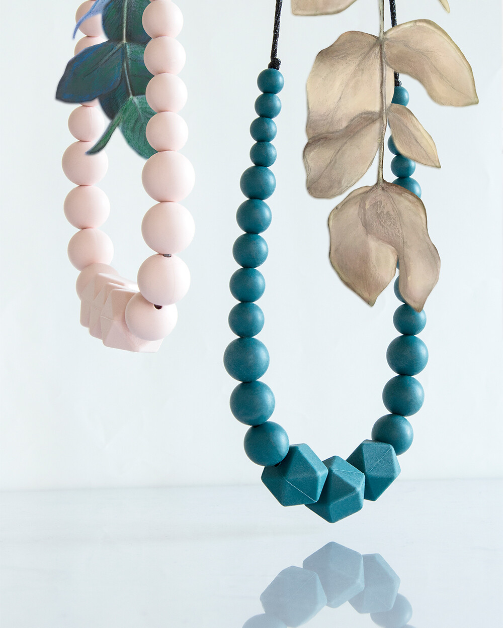 Peacock nursing necklace Blue colour Minty Wendy