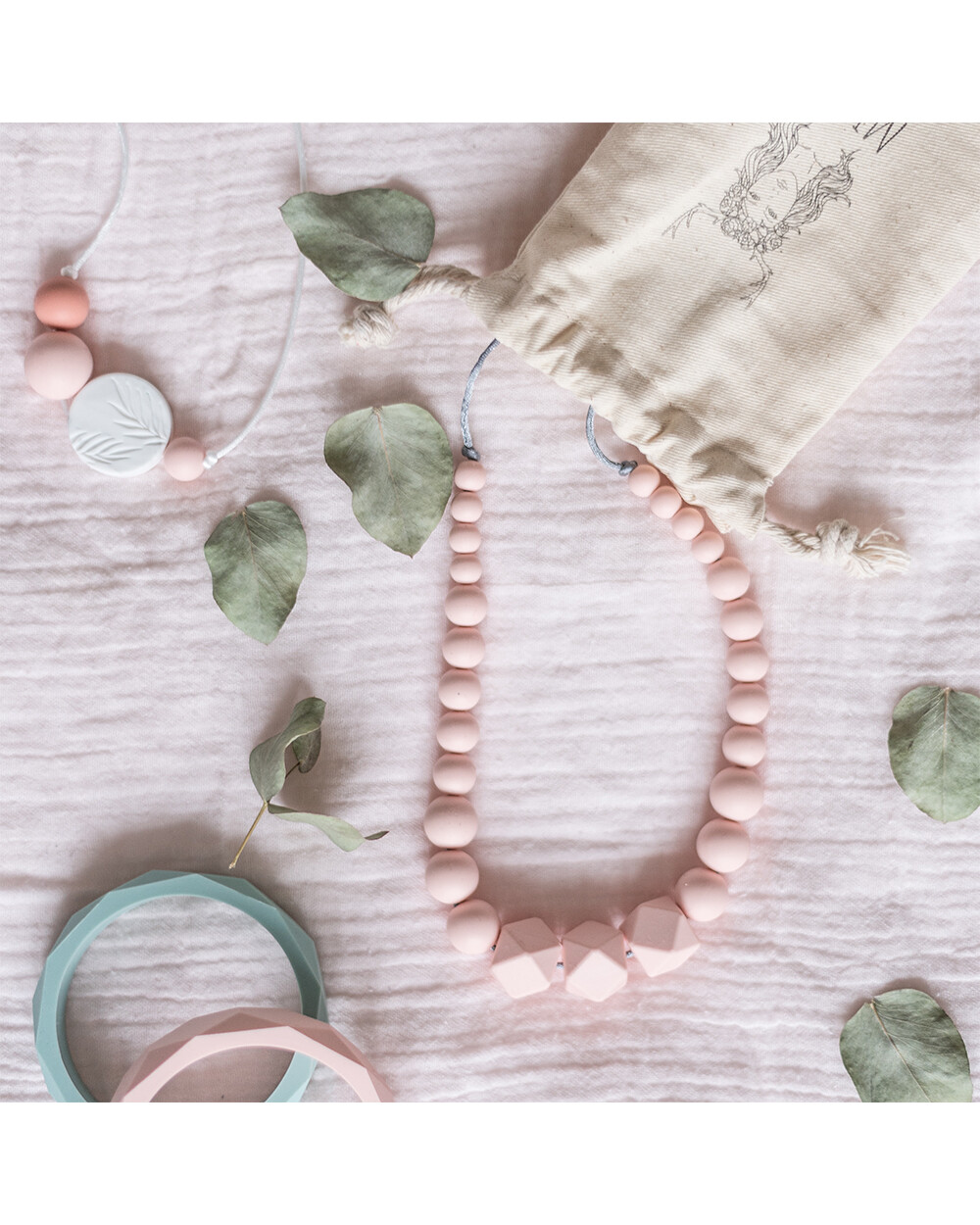 Constance nursing necklace Pearl pink  Minty Wendy