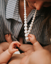Louise nursing necklace White  Minty Wendy