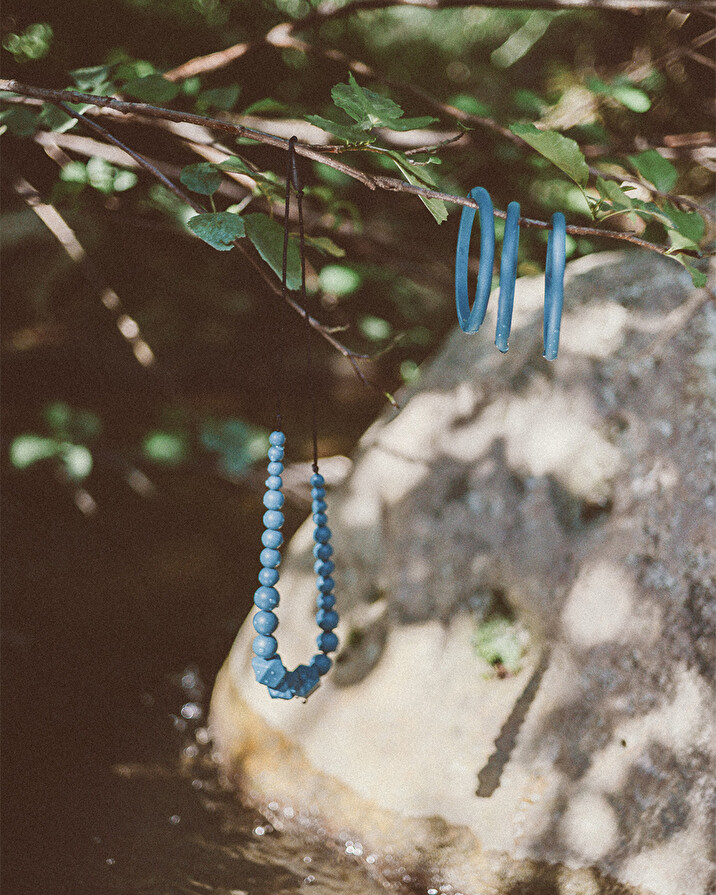 Peacock nursing necklace Blue colour Minty Wendy